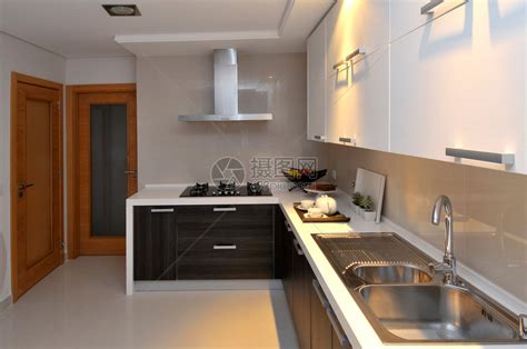 现代公寓大厨房有高清图片下载-正版图片502800335-摄图网