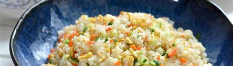 用剩米饭做炒饭既简单又好吃 炒饭的正确做法_知秀网