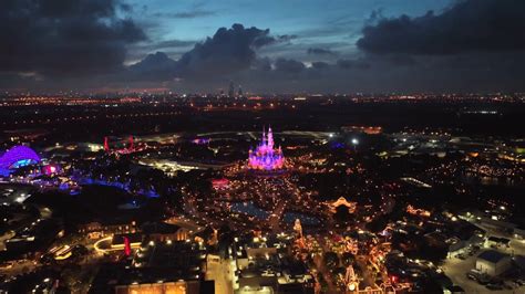 TEA：2016年迪士尼13个主题公园游客流量下滑_爱运营