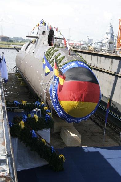 德国U型潜艇内部样子，结构复杂，英国因技术原因放弃修复！