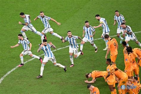 一半是天堂，一半是地狱！阿根廷球员无情朝荷兰球员庆祝|阿根廷|荷兰_新浪新闻