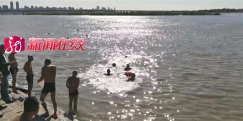 哈尔滨 82岁老人游泳时溺水，他毫不犹豫跳进江中奋力相救……_手机新浪网