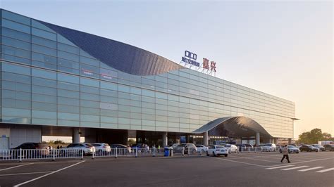 沪杭高速嘉兴服务区：公路上的综合体 / goa大象设计 | 建筑学院