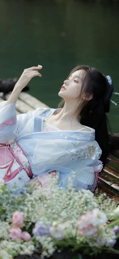 女裸图真人图片