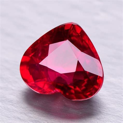 红宝石四种选购技巧的介绍-红蓝宝石-珠宝乐园