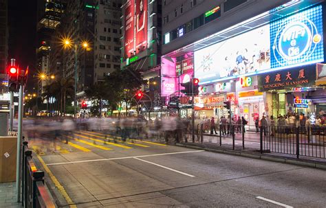 繁华香港街头的人流高清图片下载-正版图片500710069-摄图网