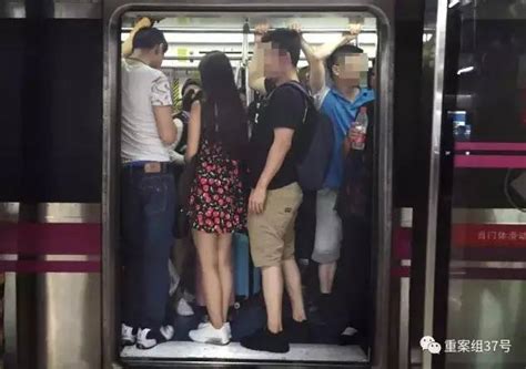 暗访地铁“顶族”4分钟摸了4个女生，被抓时裤子都没拉好！公共 ...