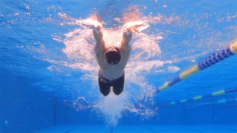【云游泳】第一视角的自由泳，仰泳、蝶泳的分解，很有精神啊_腾讯视频