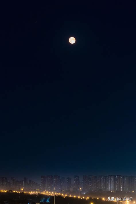 月亮，以及三颗行星，这是从相机中看到的_凤凰网视频_凤凰网