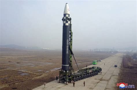 韩军：朝鲜再次试射“火星-17”洲际弹道导弹__财经头条