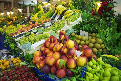 水果和蔬菜市场很多新鲜水果和蔬菜高清图片下载-正版图片305847494-摄图网
