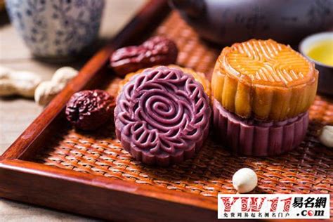 传统的中秋节日，吃一口经典的中秋月饼 - 美食 - 美丽人生