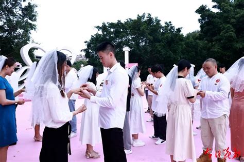 结婚手拉旗横幅拍照新娘伴娘团新郎伴郎接亲堵门条幅领证婚礼订婚-阿里巴巴