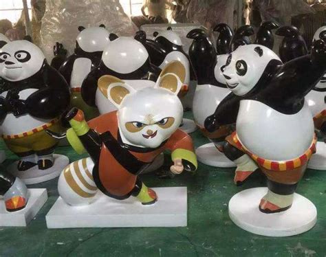 园林雕塑 庭院幼儿园装饰玻璃钢熊猫摆件_玻璃钢立偶-塑胶公仔生产厂家-金文玩具