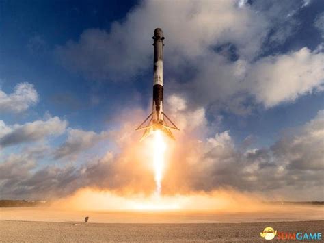 SpaceX商业发射重大突破：首次回收三枚火箭助推器 | 每经网