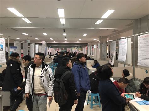 探访杭州新春首场招聘会 工资不再是95后求职者首选