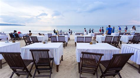 2023... Restaurant是一家露天餐厅，蓝白的地中海风情，最特别的是船型的吧台，有海上餐厅的赶脚_Saradari ...