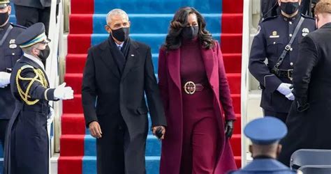 奥巴马夫妇惊艳拜登就职典礼，他穿西服好绅士，米歇尔霸气出圈|米歇尔|奥巴马|就职典礼_新浪新闻