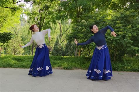 媛媛舞蹈队表演锅庄舞，音乐好听，舞步优美好看_凤凰网视频_凤凰网