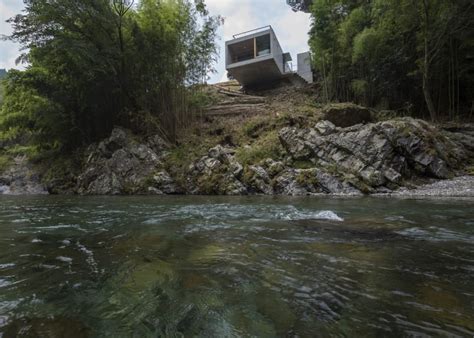 自然漂浮的钓鱼空间小屋-六米悬臂岩石上的房子