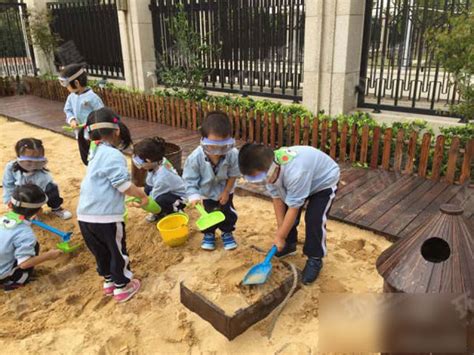 幼儿园户外玩沙区沙上建构图片7张_环创屋