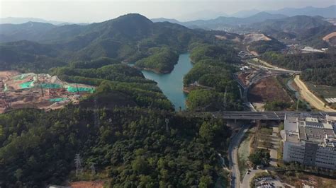 广东省深圳市龙岗区坪地街道六联社区国际低碳城和外环高速航拍视频素材_ID:VCG2213340074-VCG.COM