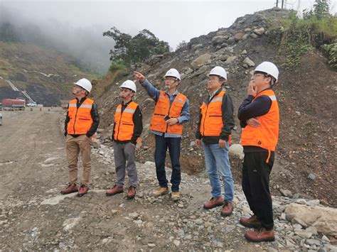 铁建时报-中国驻玻利维亚使馆经商参赞刘晓峰高度称赞玻利维亚公路项目