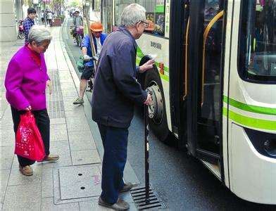 杭州推出新版长者卡 全国老人乘坐公共交通可享受优惠——浙江在线