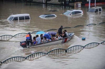 泰国南部连日降雨水灾严重 民众出行困难(组图)_凤凰资讯