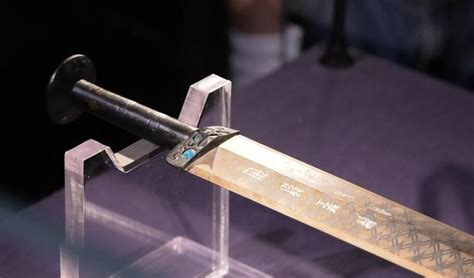 青铜兵器中最让人着迷的——秦青铜剑_兵马俑