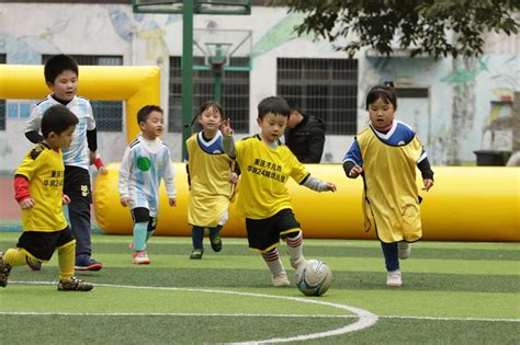 重庆九龙坡区举办2022年“九龙贺岁杯”足球赛_国家体育总局