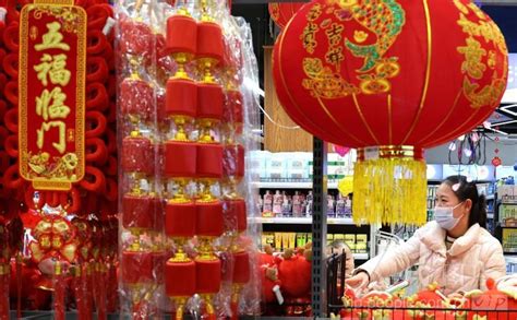甘肃张掖：年货市场人气旺-人民图片网