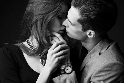 令女生心动的接吻方式(接吻时男人对你这样说明用情至深) | 半眠日记
