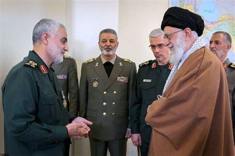 伊朗军队颁发最高荣誉勋章，40年来头一回，对美释放强烈信号_凤凰网