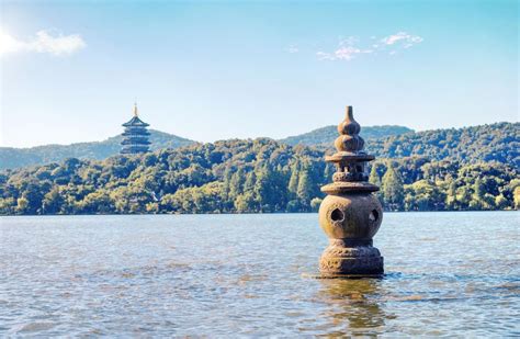 西湖三潭印月图画图片 西湖三潭印月图画图片