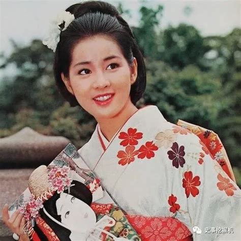 日本女艺人三上悠亚穿和服的一组照片