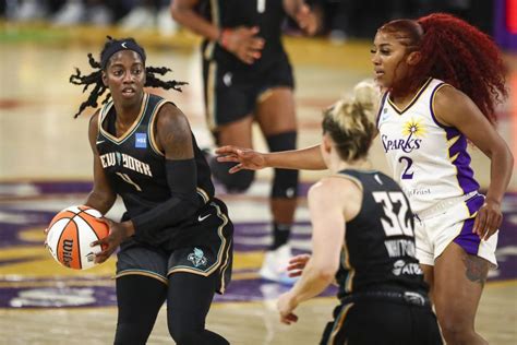 UCLA Health成为WNBA洛杉矶火花球衣赞助商 | 体育大生意