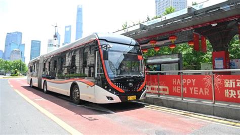 中国工业新闻网_进博会前瞻：探秘“进博会主题专车”上海71路公交车