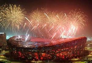 2008年北京奥运会开幕式在北京举行。从传播学的角度分析，你 ...