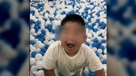 痛心！逛商场时吃了一块店员给的面包，杭州6岁男童不幸身亡！_腾讯视频