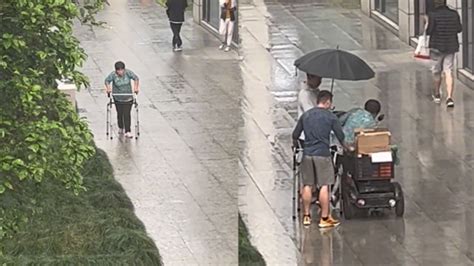 雨中温暖一幕！行动不便的老人练步时突降大雨，两位小伙合力帮忙_腾讯视频