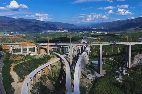 云南在建最大高速公路枢纽立交主体工程完工_云南省交通运输厅