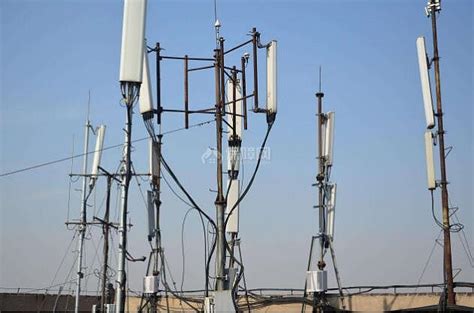 楼顶通讯塔 房顶抱杆通讯铁塔 5G通讯基站抱杆 通讯塔