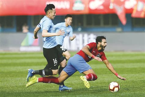 出场四名职业裁判全部亮红牌，中国足协为中超执法定了尺度