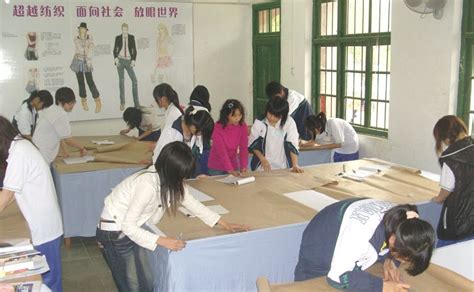 纺织服装学院参加合肥市瑶海区中国服装原创设计小镇产业人才签约仪式