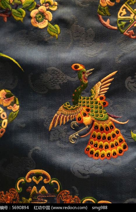 清代中期宝蓝色衣服凤鸟图案高清图片下载_红动中国