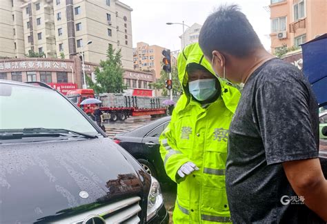 上海警方再次全警联动整治非机动车行人交通违法_法谭_新民网