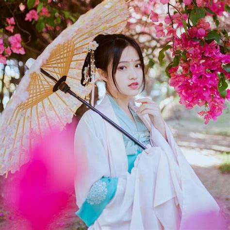 古风妆容很虐的女生头像