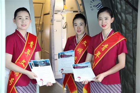 南航大连客舱云鹏号暑期机场宣传安全文明乘机-中国民航网
