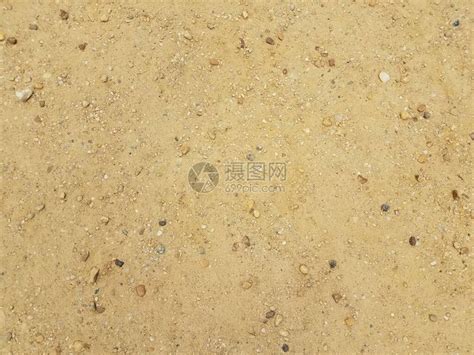 地上有许多鹅卵石的棕色泥土高清图片下载-正版图片504394346-摄图网